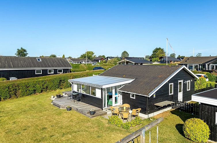 Vakantiehuis "Raymond" - 175m from the sea