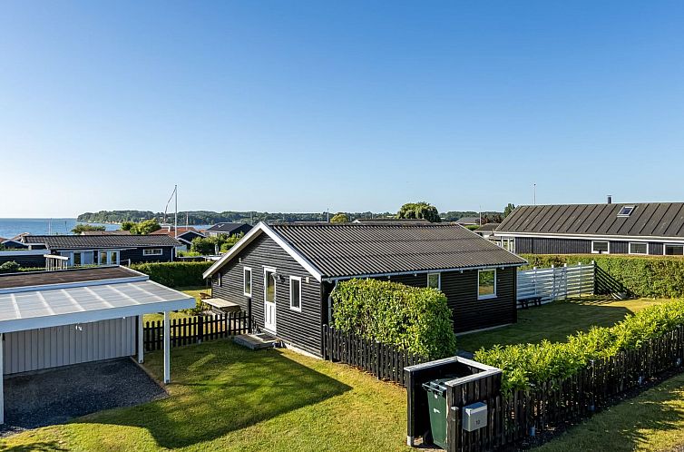 Vakantiehuis "Raymond" - 175m from the sea