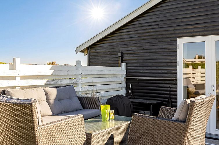 Vakantiehuis "Raymond" - 175m from the sea