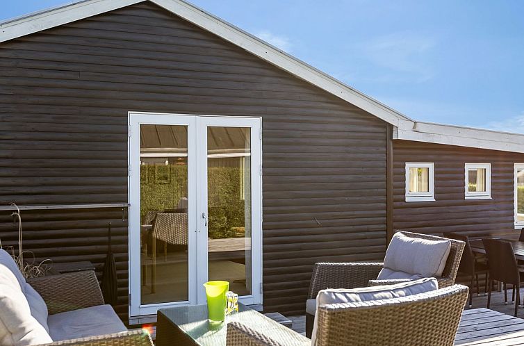 Vakantiehuis "Raymond" - 175m from the sea