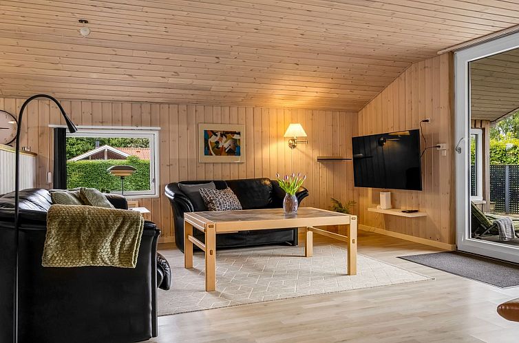 Vakantiehuis "Irlin" - 850m from the sea