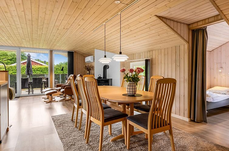 Vakantiehuis "Irlin" - 850m from the sea