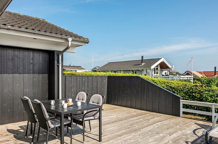 Vakantiehuis "Maj" - 150m from the sea