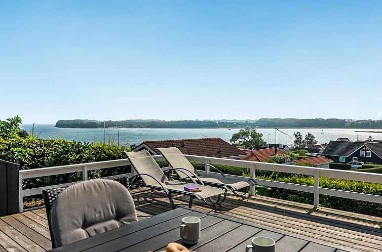 Vakantiehuis "Maj" - 150m from the sea