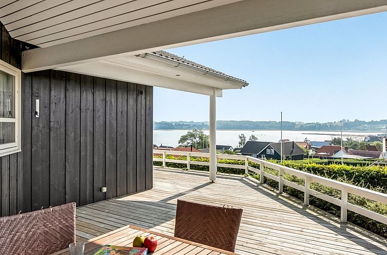 Vakantiehuis "Maj" - 150m from the sea