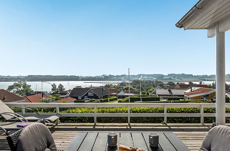 Vakantiehuis "Maj" - 150m from the sea