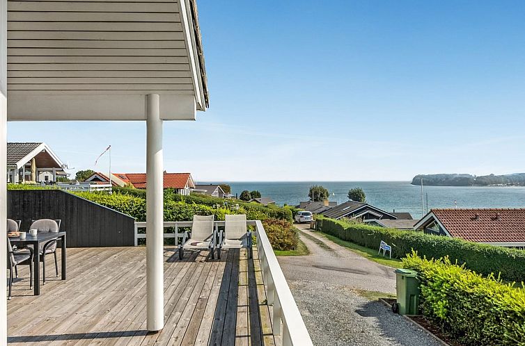 Vakantiehuis "Maj" - 150m from the sea