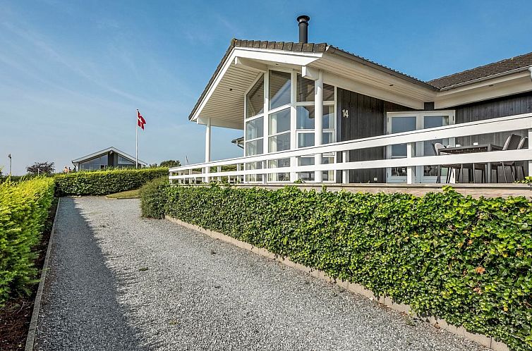 Vakantiehuis "Maj" - 150m from the sea