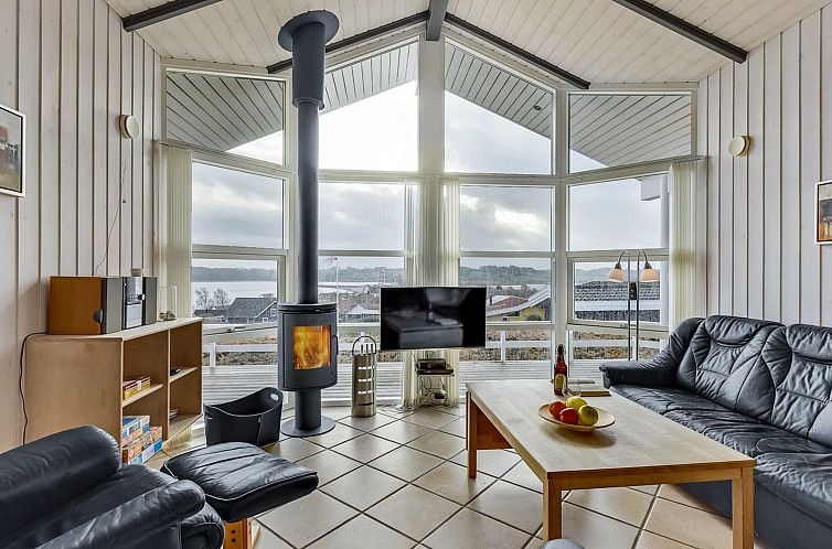 Vakantiehuis "Maj" - 150m from the sea