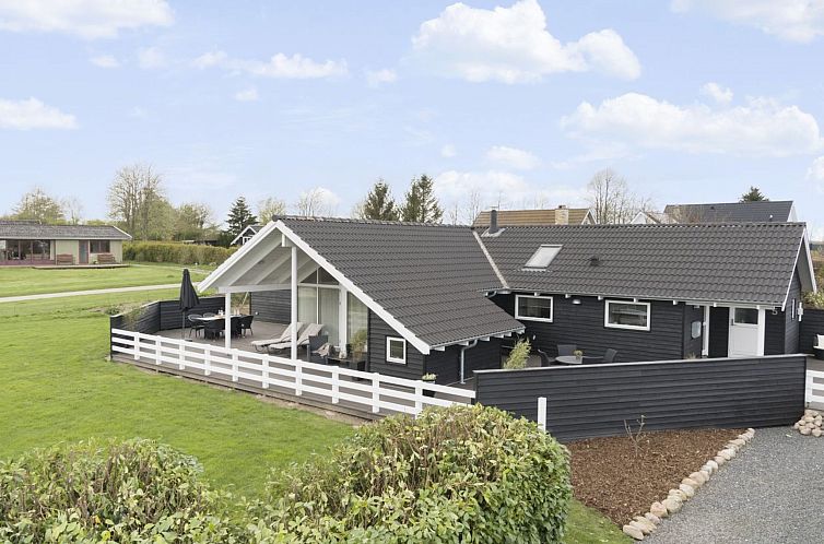 Vakantiehuis "Hansa" - 900m from the sea