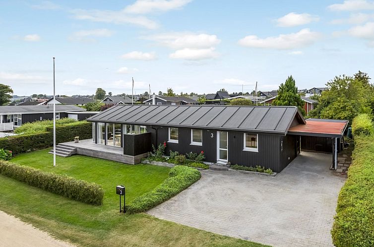 Vakantiehuis "Hubertina" - 75m from the sea