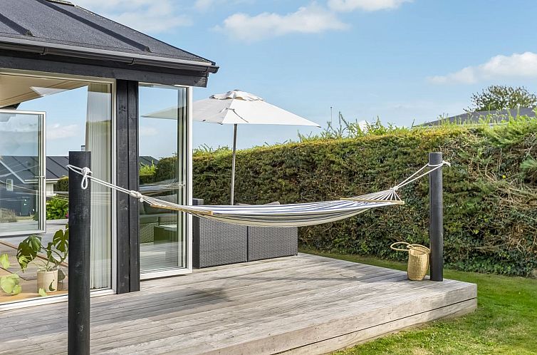 Vakantiehuis "Hubertina" - 75m from the sea