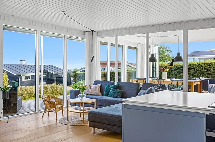 Vakantiehuis "Hubertina" - 75m from the sea