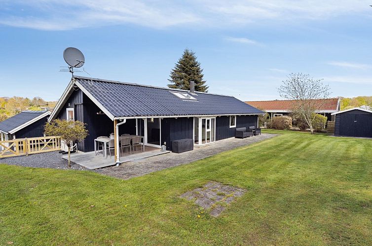 Vakantiehuis "Petrus" - 750m from the sea