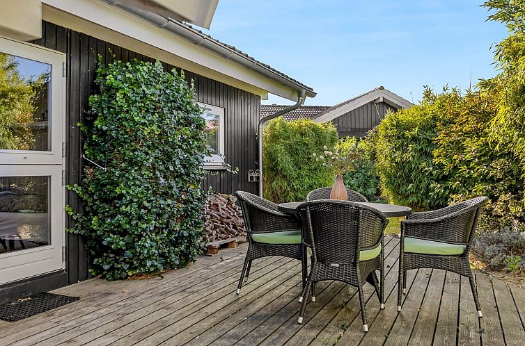 Vakantiehuis "Tjarven" - 350m from the sea