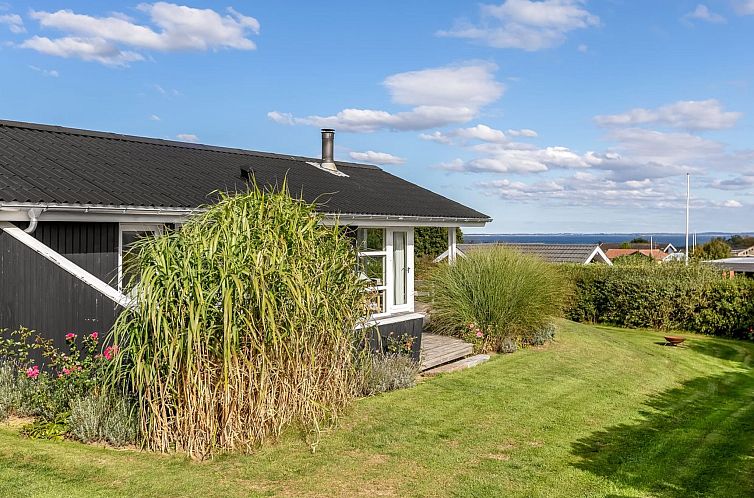 Vakantiehuis "Tjarven" - 350m from the sea