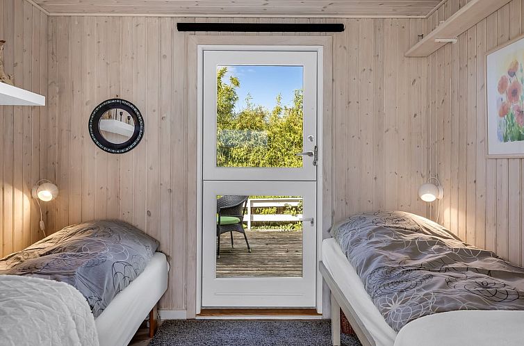 Vakantiehuis "Tjarven" - 350m from the sea