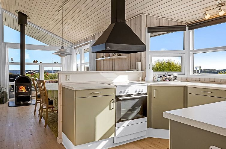 Vakantiehuis "Tjarven" - 350m from the sea