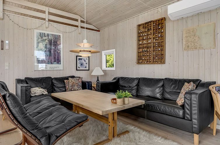 Vakantiehuis "Tjarven" - 350m from the sea