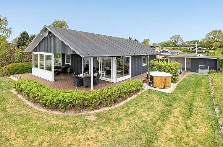 Vakantiehuis "Ankarl" - 700m from the sea