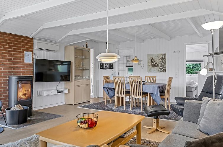 Vakantiehuis "Joonatan" - 900m from the sea