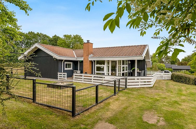 Vakantiehuis "Joonatan" - 900m from the sea