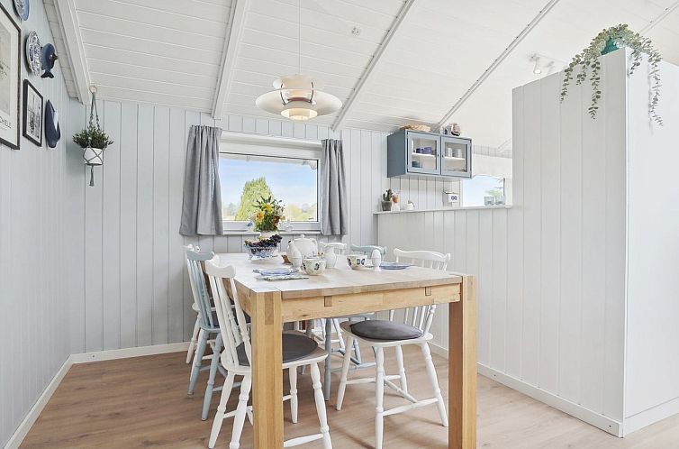 Vakantiehuis "Petrus" - 750m from the sea