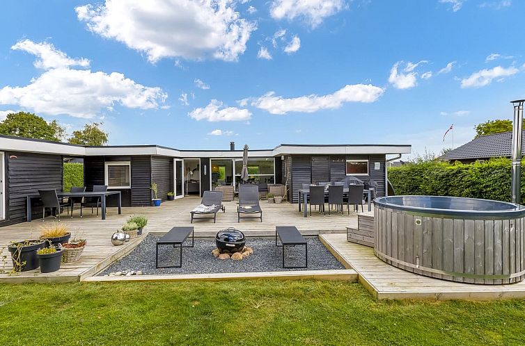 Vakantiehuis "Adia" - 500m from the sea