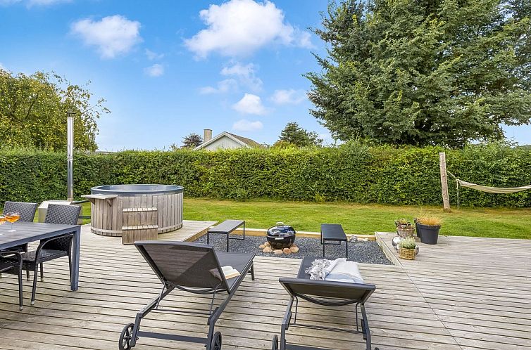 Vakantiehuis "Adia" - 500m from the sea