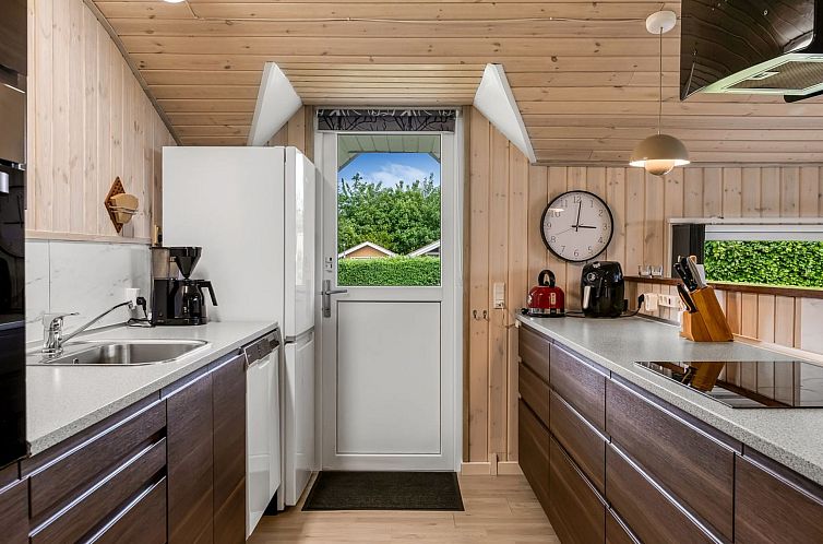 Vakantiehuis "Irlin" - 850m from the sea