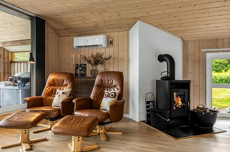 Vakantiehuis "Irlin" - 850m from the sea