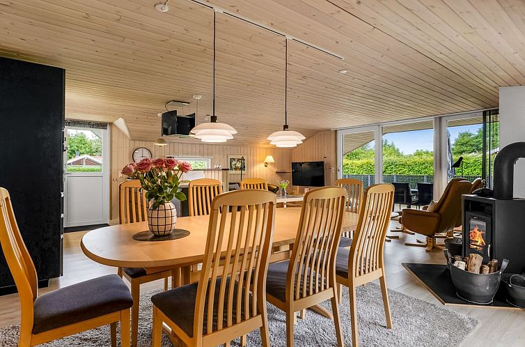 Vakantiehuis "Irlin" - 850m from the sea