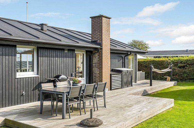 Vakantiehuis "Hubertina" - 75m from the sea