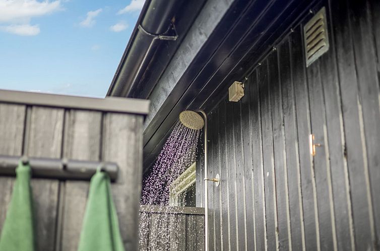 Vakantiehuis "Hubertina" - 75m from the sea