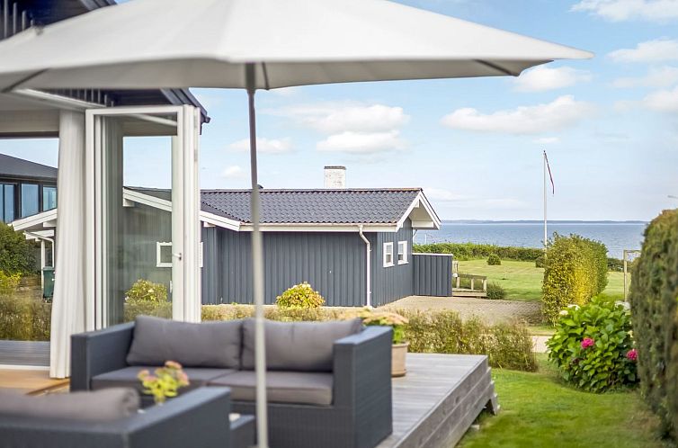 Vakantiehuis "Hubertina" - 75m from the sea