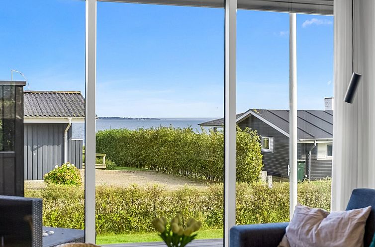 Vakantiehuis "Hubertina" - 75m from the sea