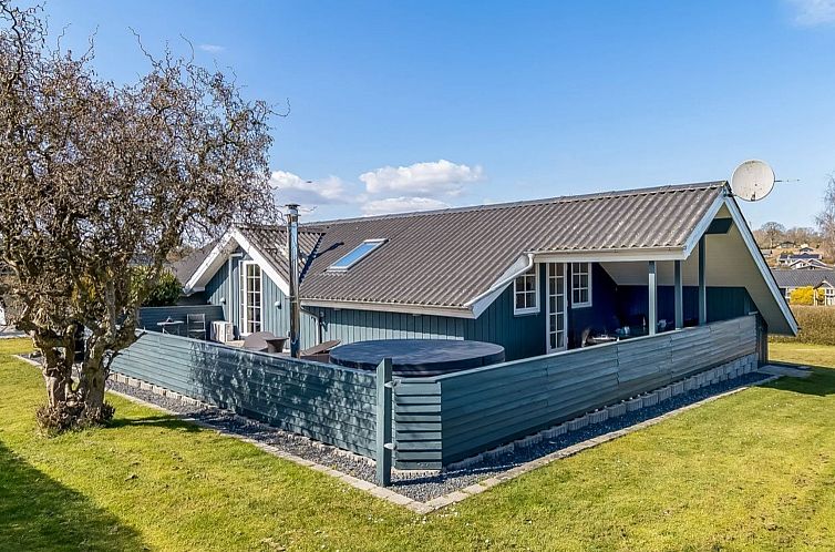 Vakantiehuis "Aika" - 450m from the sea