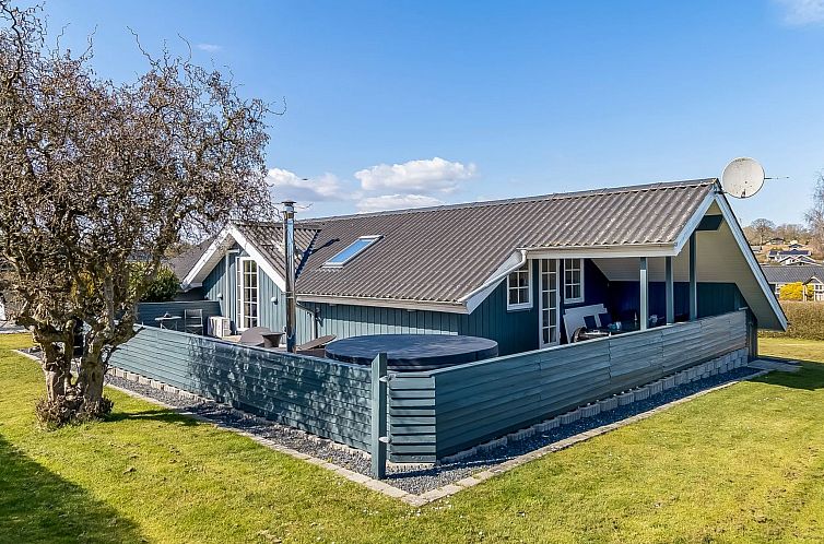 Vakantiehuis "Aika" - 450m from the sea