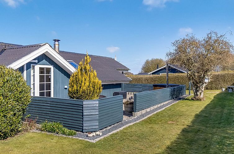 Vakantiehuis "Aika" - 450m from the sea