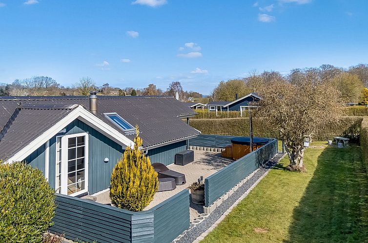 Vakantiehuis "Aika" - 450m from the sea