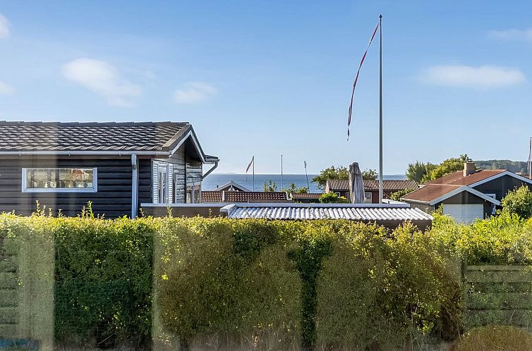 Vakantiehuis "Raymond" - 175m from the sea