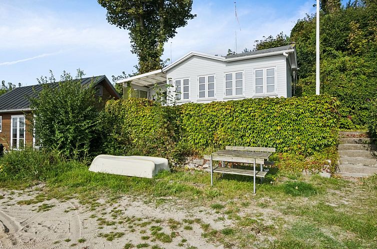 Vakantiehuis "Drifa" - 20m from the sea