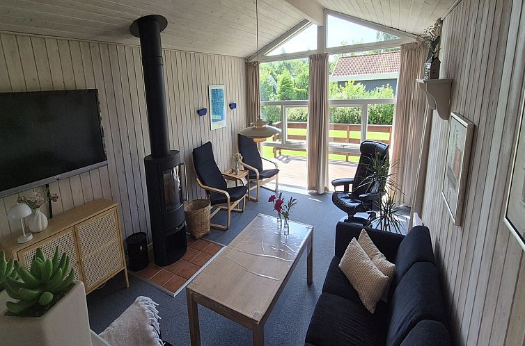 Vakantiehuis "Vinny" - 1km from the sea