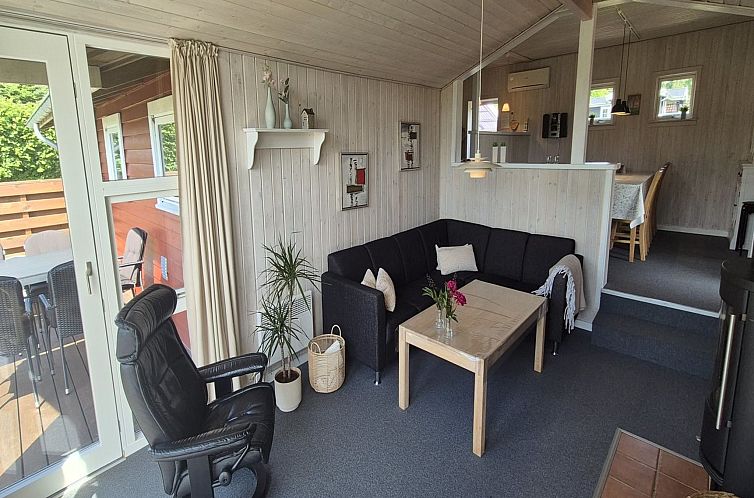 Vakantiehuis "Vinny" - 1km from the sea