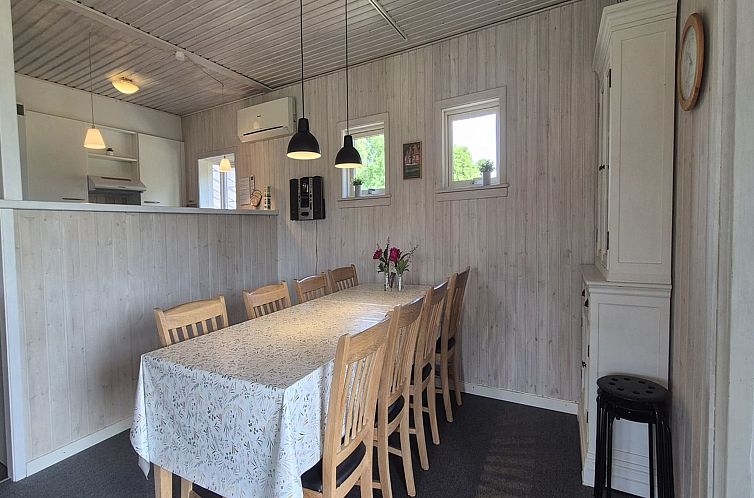 Vakantiehuis "Vinny" - 1km from the sea