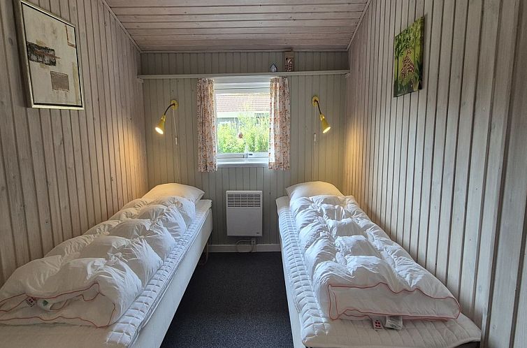 Vakantiehuis "Vinny" - 1km from the sea