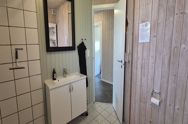 Vakantiehuis "Vinny" - 1km from the sea