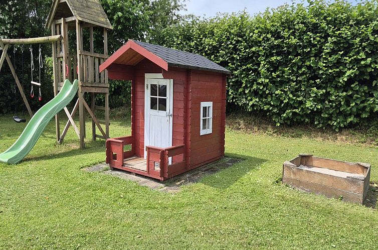 Vakantiehuis "Vinny" - 1km from the sea
