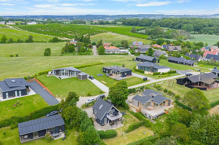 Vakantiehuis "Chayton" - 450m from the sea