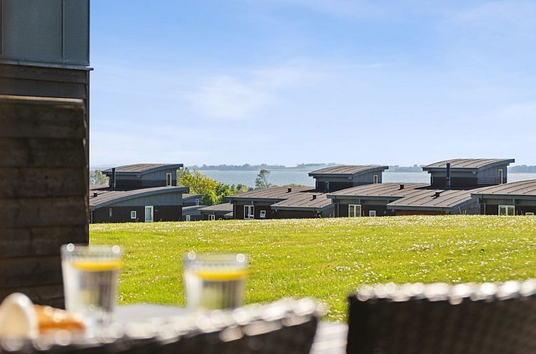 Vakantiehuis "Chayton" - 450m from the sea